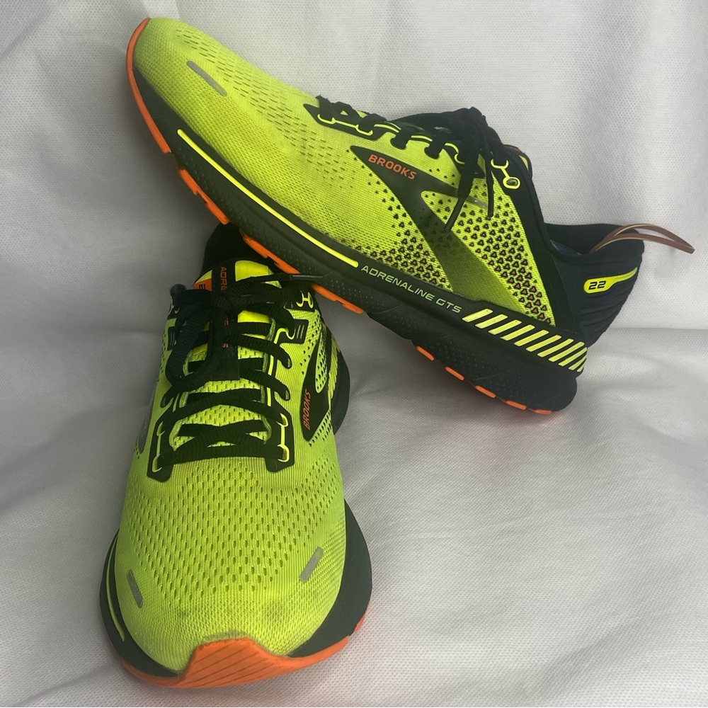 Brooks Adrenaline GTS 22 Mens Size 9.5 D Running Shoes Neon Sneakers 1103661D736